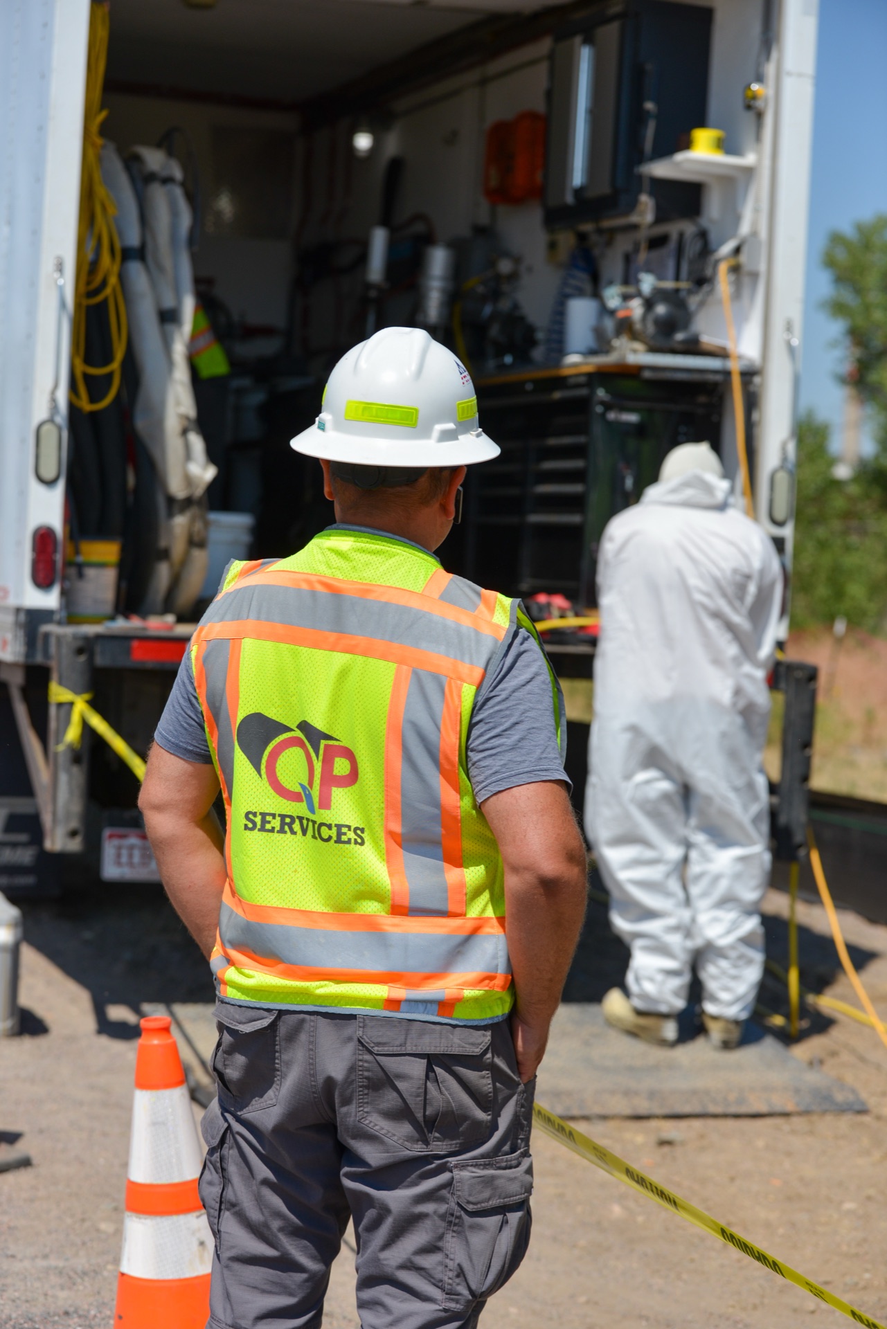 Hydrovac precision excavation crew on-site
